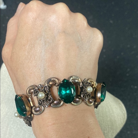 Jewelry - Art Deco Style 40s/50s Green and Gold Bracelet